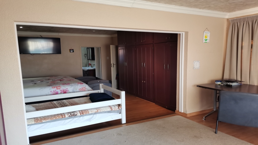 5 Bedroom Property for Sale in Miederpark North West